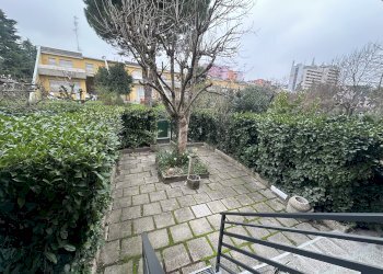 Cortile - Villa a Schiera Via Nicolò Paganini, 35, Imola - foto 7