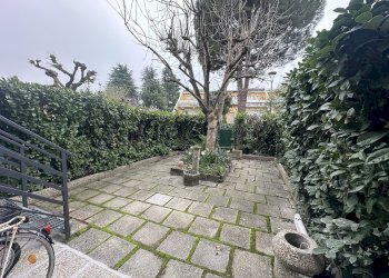 Cortile - Villa a Schiera Via Nicolò Paganini, 35, Imola - foto 8