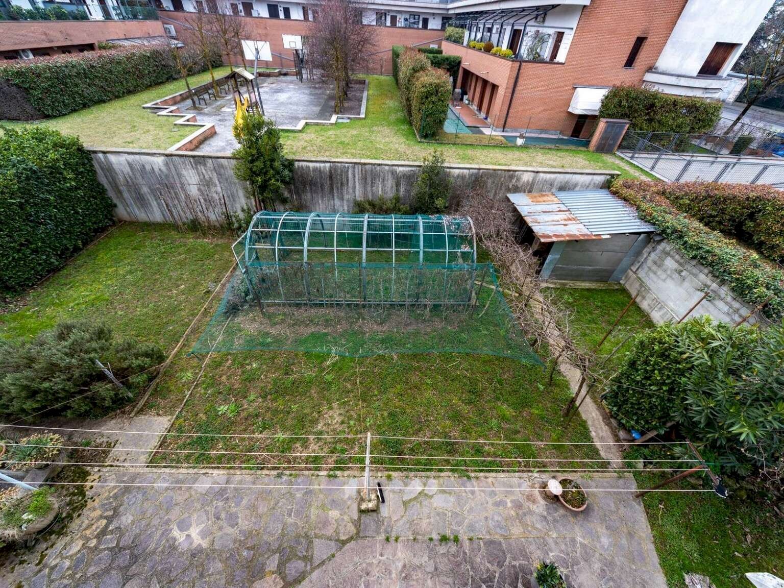 Portion of a house Concorezzo - photo 3