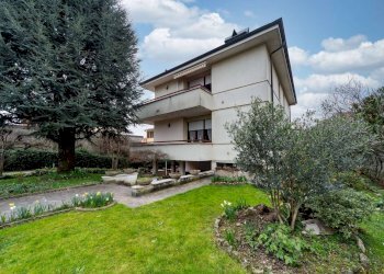 Portion of a house Concorezzo - photo 4