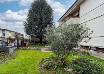 Portion of a house Concorezzo - photo 5