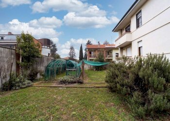 Portion of a house Concorezzo - photo 8