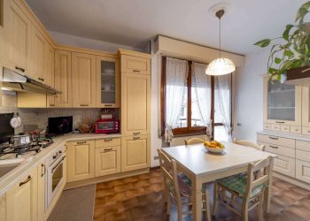 Portion of a house Concorezzo - photo 14