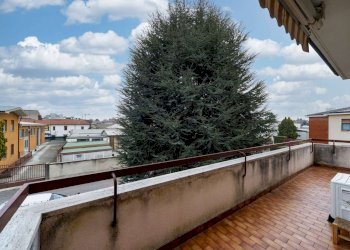 Portion of a house Concorezzo - photo 41