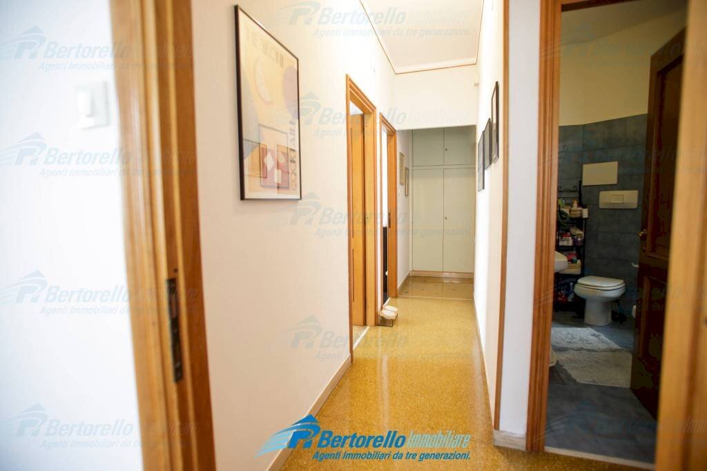 Three-room apartment Genova (neighborhood Sampierdarena) - photo 3