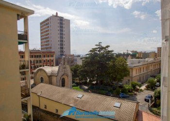 Three-room apartment Genova (neighborhood Sampierdarena) - photo 1
