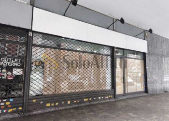 vetrina - Commercial Premises Via Pietro Francesco Guala 112/A, Torino (neighborhood Lingotto) - photo 1