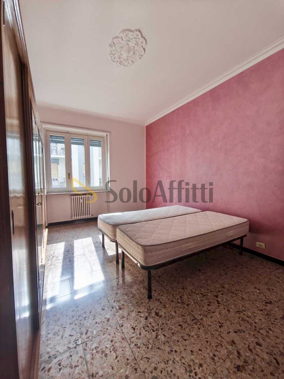 camera da letto - Quadrilocale Via Finalmarina 23, Torino (zona Nizza Millefonti) - foto 1