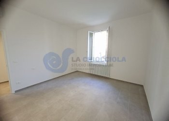 camera grande2.jpg - Trilocale SPORT, Bologna (zona Barca) - foto 13