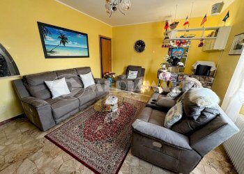 2.JPG - Four-room apartment Via Camillo Benso Conte di Cavour 1, Fontanafredda - photo 2