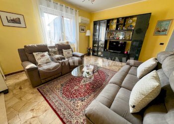 5.JPG - Four-room apartment Via Camillo Benso Conte di Cavour 1, Fontanafredda - photo 5