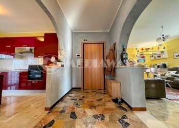 8.JPG - Four-room apartment Via Camillo Benso Conte di Cavour 1, Fontanafredda - photo 8