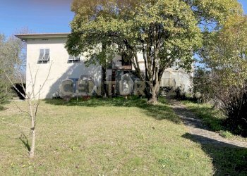 Vista da fuori 2.jpeg - Villa Lucca - foto 6