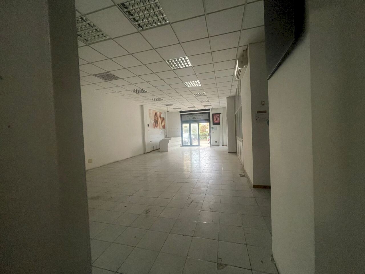 cec1.jpg - Locale Commerciale Via Conca, Ancona - foto 1