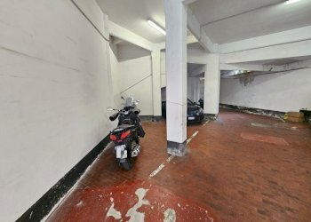 POSTO AUTO E POSTI MOTO (3).jpeg - Box Via Maurizio Sacchi 12, Genova (zona San Martino) - foto 2