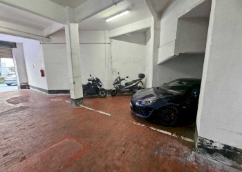 POSTO AUTO E POSTI MOTO (8).jpeg - Box Via Maurizio Sacchi 12, Genova (zona San Martino) - foto 5