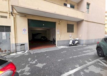 POSTO AUTO E POSTI MOTO (6).jpeg - Box Via Maurizio Sacchi 12, Genova (zona San Martino) - foto 6
