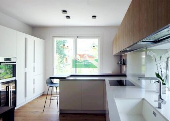 cucina-con-pensili-in-legno-5.jpg - Casa indipendente via natisone, Ravenna - foto 9