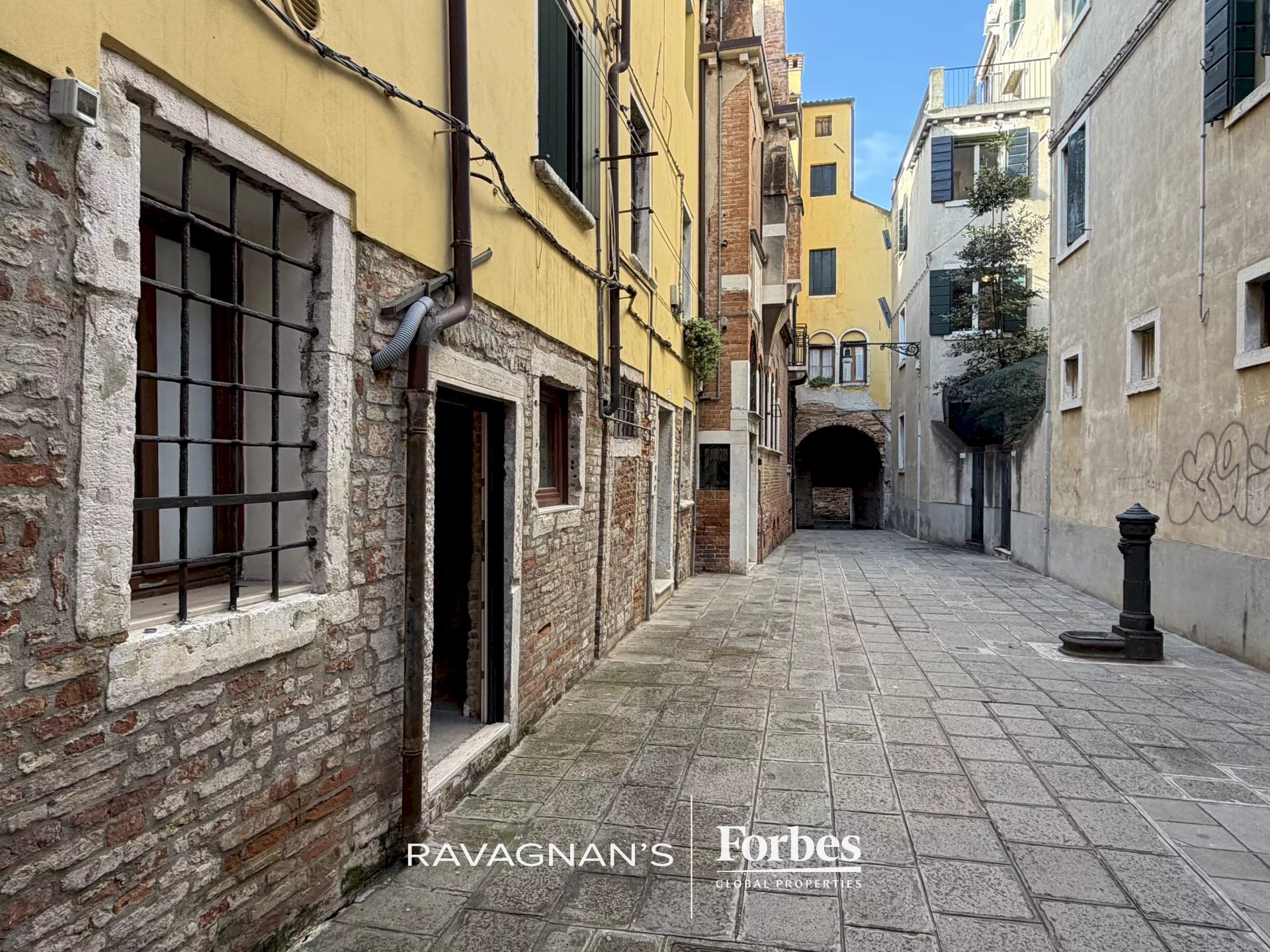 Shop Sestiere Santa Croce, Venezia (neighborhood Santa Croce) - photo 3