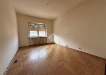 Three-room apartment Via Giacomo Matteotti, Lanzo Torinese - photo 8