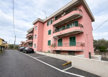 Three-room apartment Via Cisa Sud, Santo Stefano di Magra - photo 10