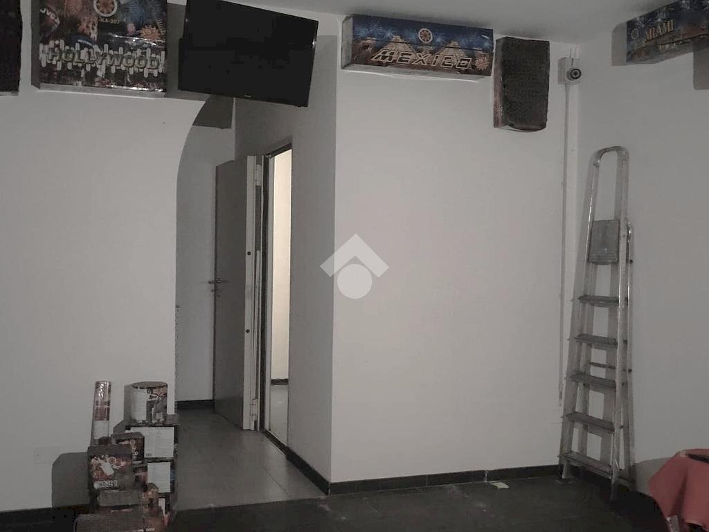 Shop via canevari, Genova (neighborhood Marassi) - photo 3