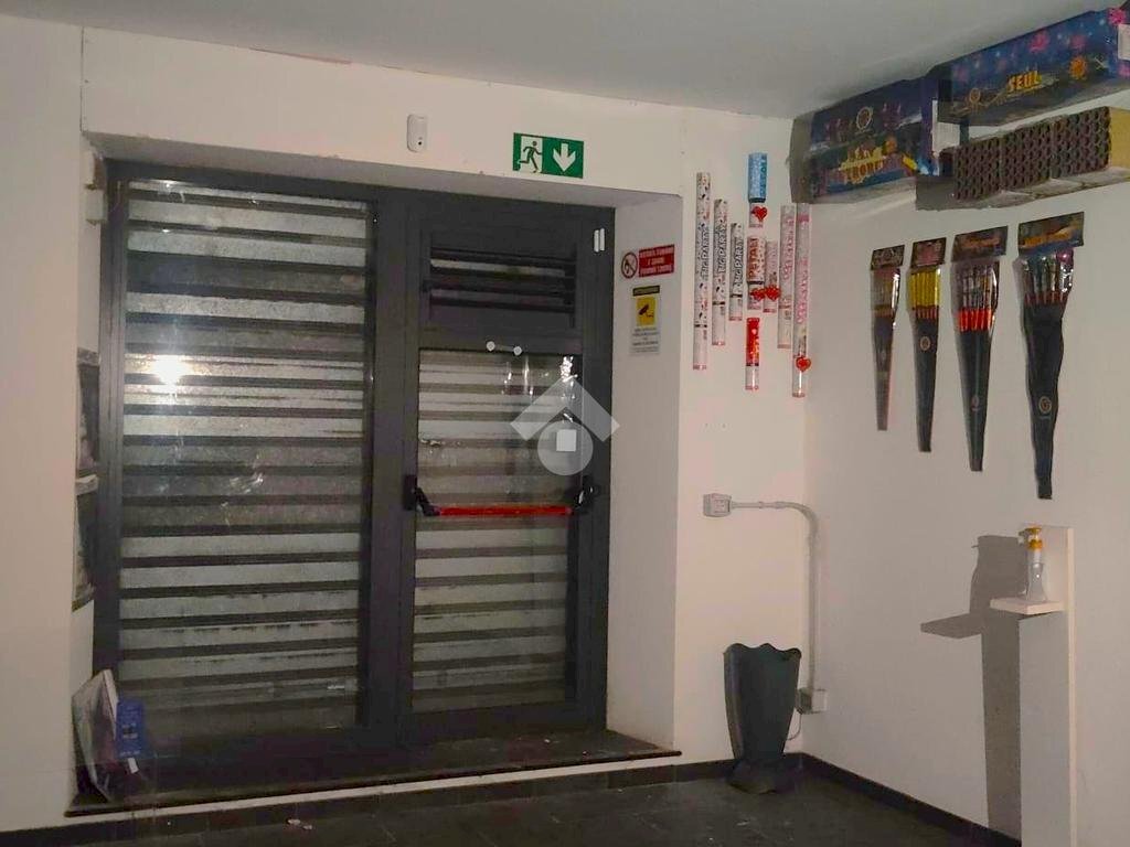 Shop via canevari, Genova (neighborhood Marassi) - photo 1