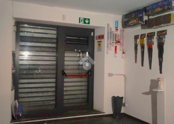 Shop via canevari, Genova (neighborhood Marassi) - photo 1