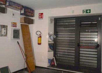 Shop via canevari, Genova (neighborhood Marassi) - photo 2