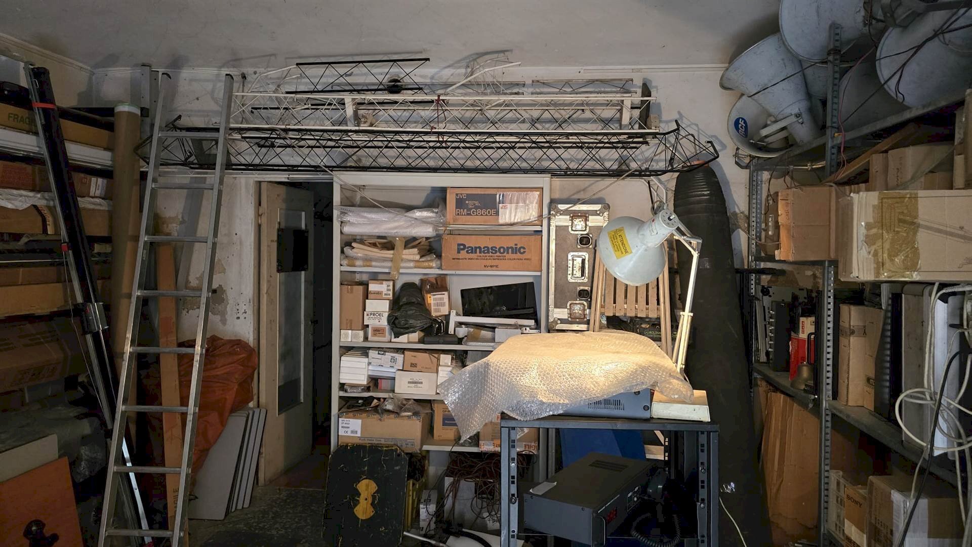 Shop Via San Martino 36, Modena (neighborhood Circoscrizione 1) - photo 2