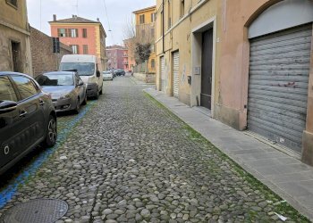 Shop Via San Martino 36, Modena (neighborhood Circoscrizione 1) - photo 5