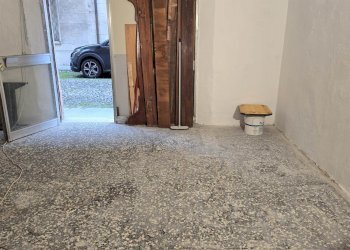 Shop Via San Martino 36, Modena (neighborhood Circoscrizione 1) - photo 1