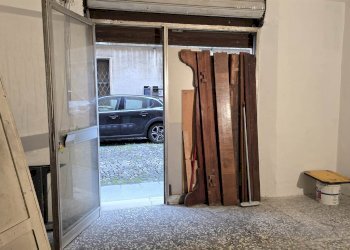 Shop Via San Martino 36, Modena (neighborhood Circoscrizione 1) - photo 3