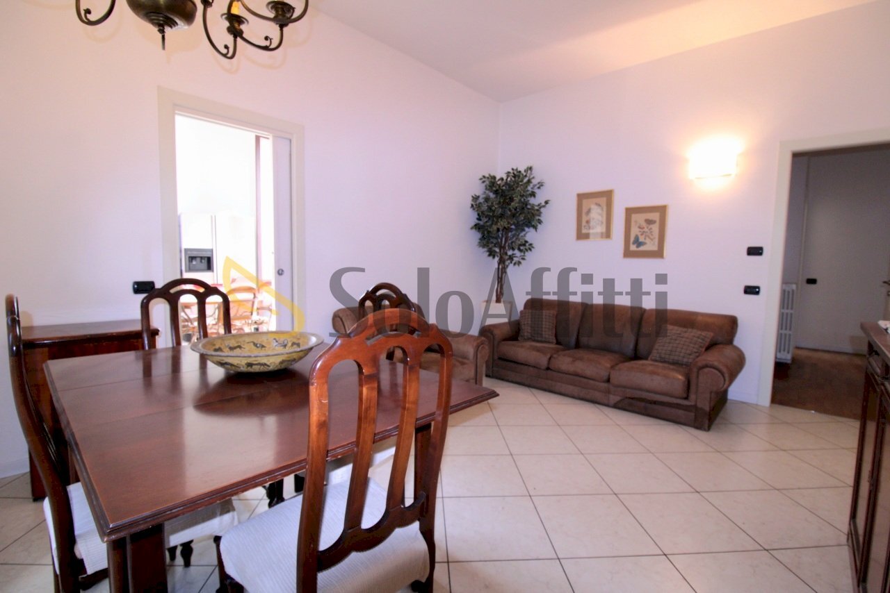 Soggiorno 1.2.JPG - Quadrilocale Viale Trieste 9, Barlassina - foto 1