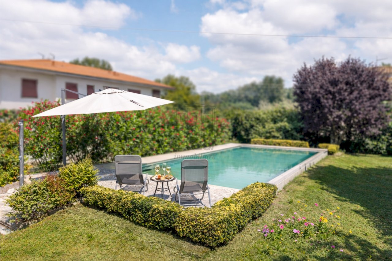 Villa vendita Lucca piscina.png - Villa Via dei Pellegrini, Lucca - foto 1