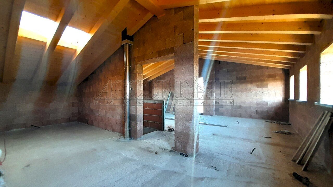 20241031_104551.jpg - Casa indipendente Campodoro - foto 1