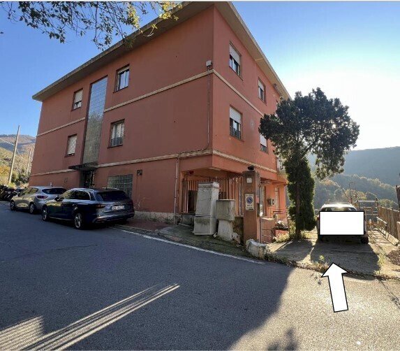 2.jpg - Locale Commerciale Via alla Chiesa di San Giorgio di Bavari 11 R, Genova (zona San Desiderio) - foto 1