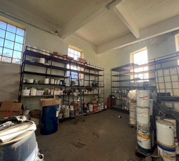 4.jpg - Locale Commerciale Via alla Chiesa di San Giorgio di Bavari 11 R, Genova (zona San Desiderio) - foto 3