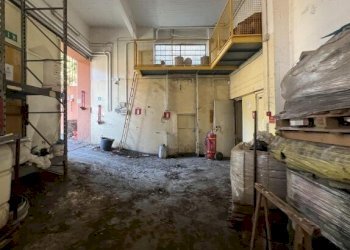 3.jpg - Locale Commerciale Via alla Chiesa di San Giorgio di Bavari 11 R, Genova (zona San Desiderio) - foto 2