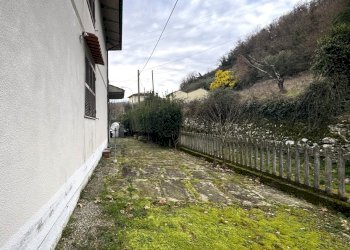 giardino - Villa Strada Vicinale la Saccia Castagneta, Vernio - foto 10