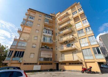 Via Giuseppe Verdi 22 (3).jpg - Quadrilocale Via San Martino 23, Acireale - foto 3