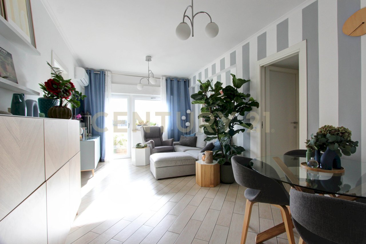 soggiorno 4.jpg - Appartamento Via Italo Orto 35, Roma (zona Tor de Cenci) - foto 1