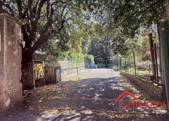 2.2 ACCESSO.jpg - Posto Auto Via San Tomaso d'Aquino, Genova (zona Sestri Ponente) - foto 6