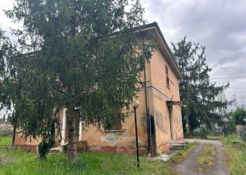 1a144761-a83e-41f1-a0cb-34df7693b5ec.jpg - Casa indipendente Sarzana - foto 1