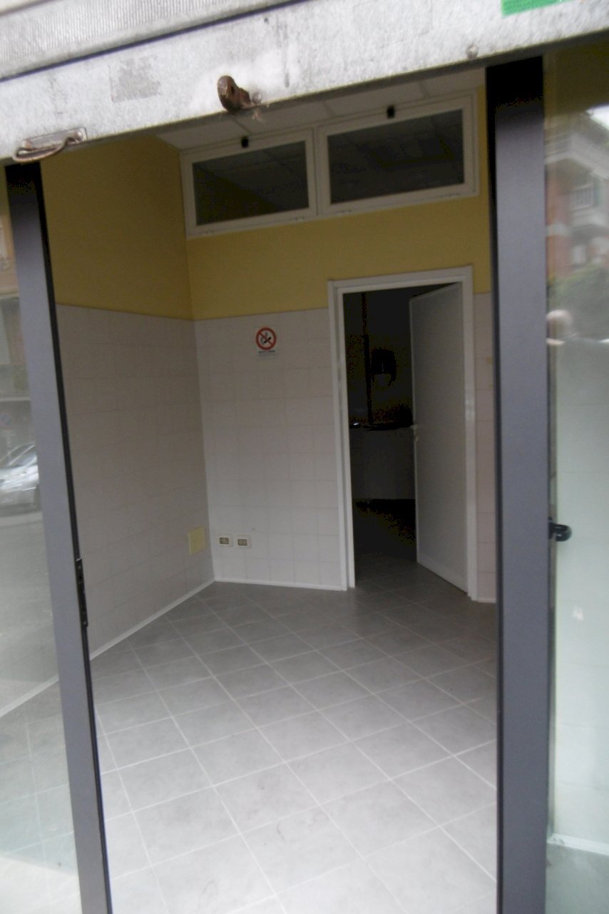 P1000092.JPG - Commercial Premises Via Raffaele Paolucci, Roma - photo 2