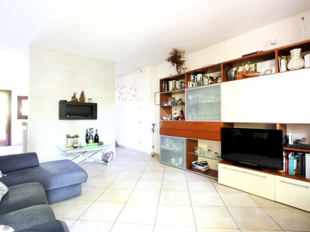 Portion of a house Via Bacciliera, Calderara di Reno - photo 2