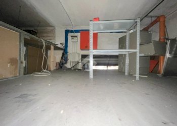 Negozio Piazza Vittorio Veneto, Pinerolo - foto 7