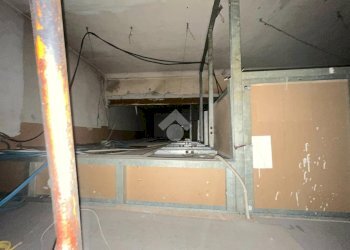 Negozio Piazza Vittorio Veneto, Pinerolo - foto 8