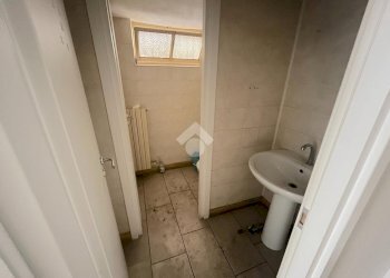 Negozio Piazza Vittorio Veneto, Pinerolo - foto 9