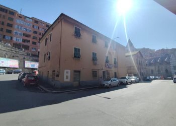 Appartamento via San Bartolomeo del Fossato, Genova (zona Sampierdarena) - foto 3